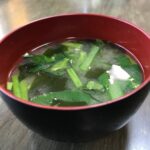 小松菜とわかめの味噌汁