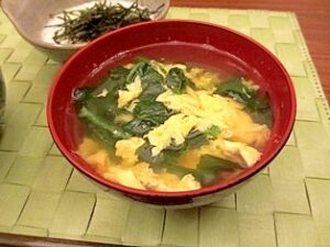 ほうれん草と卵のすまし汁