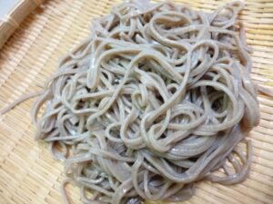 ざる蕎麦＊二八そばを打つ