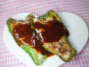 簡単♥パン粉なし！ピーマンの肉詰めとソース