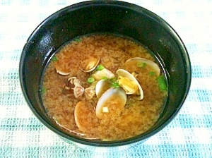 冷凍アサリをおいしく味わえる味噌汁♪