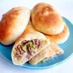 肉と野菜の焼きピロシキ