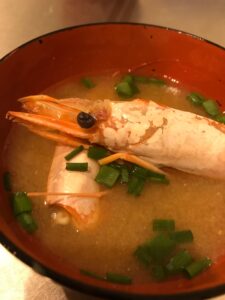 捨てないで！海老の頭で濃厚味噌汁