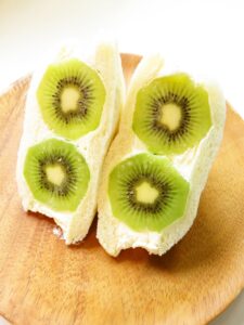 ☺萌え断がかわいい♡簡単♪キウイのフルーツサンド☺