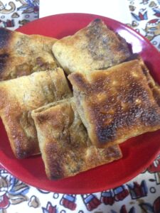 残りカレーを油揚げに詰めて♪簡単リメイク