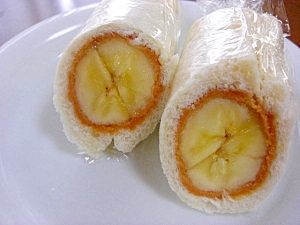 バナナときな粉のラップロールサンド