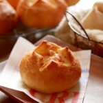 はさみでチョッキング かんたん成形のお惣菜パン