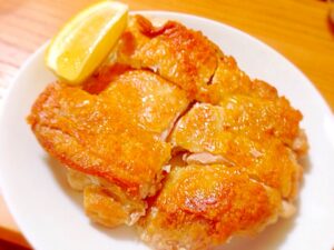 パリパリ！チキンステーキ。ガーリックバタ醤油ソース