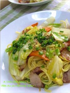 キャベツ、たまねぎ、豚肉の”塩焼きそば”