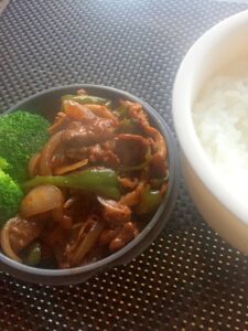 手早く！お弁当にも☆簡単ハッシュドビーフ丼