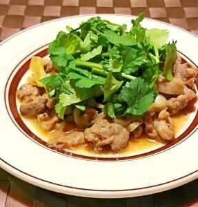 生パクチーと食べる　豚肉のエスニック炒め