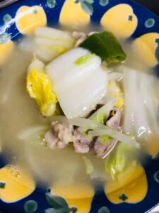 野菜と豚バラ肉のシャンタンスープ