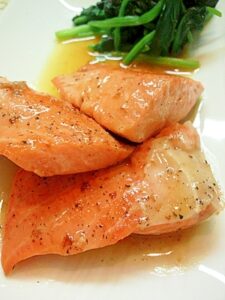 銀鮭を白ワインで蒸しちゃいました★かなり美味い★