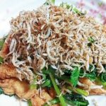 カリカリじゃこかけ 小松菜と油揚げの炒め物