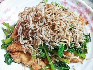 カリカリじゃこかけ　小松菜と油揚げの炒め物