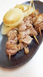 豚こま切れ肉のマヨマスタード串焼きwith玉ねぎ♪