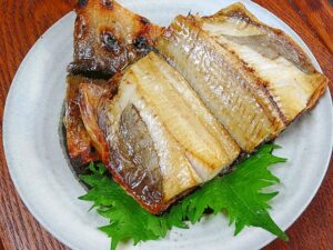 ひと手間のコツ☆　皮が旨い「ホッケ開き塩焼き」