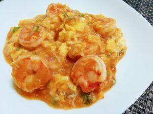 ピリ辛ふわふわ♪卵とえびのチリソース