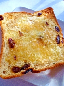 レーズンパンを使って♪簡単シュガートップトースト