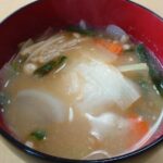 お正月の残りのお餅活用！餅入り味噌汁