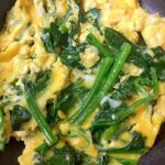 定番で美味しい。ほうれん草の卵とじ