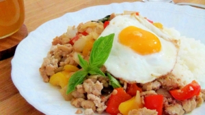 ガパオライス～バジルと鶏肉炒めご飯（レシピ動画）