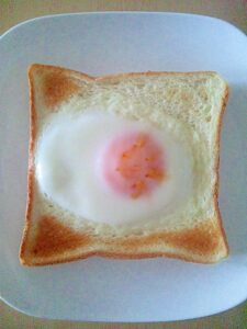 フライパン不要マヨ無しOK焦げない目玉焼きトースト
