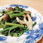 つるむらさきとしめじの炒め物