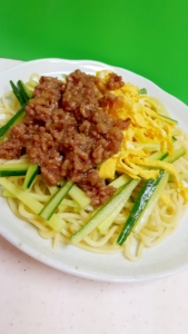 子供が大好き(^^)簡単ジャージャー麺♪