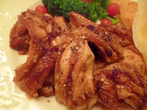 見た目はまるでスペアリブ！車麩の一口ステーキ