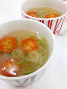 簡単(^^)ミニトマトと玉ねぎのコンソメスープ♪