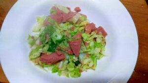 チキンランチョンミートのキャベツ炒め