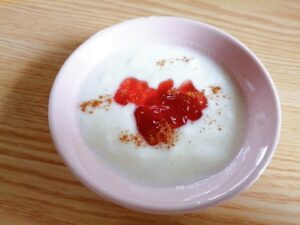 オリーブオイルで☆苺ジャムのシナモンヨーグルト
