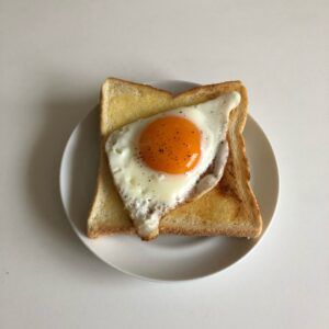 シンプル　とろーりめだま焼きトースト　♪