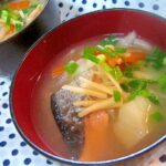 北海道旨みたっぷり♪鮭のアラで三平汁* 味噌仕立て