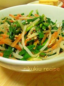 簡単おいしい！にらともやしとにんじんのナムル
