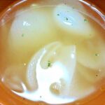 新玉ねぎの甘みたっぷりコンソメスープ