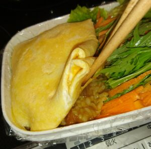 残りカレーは翌日のお弁当に♪オムカレー弁当