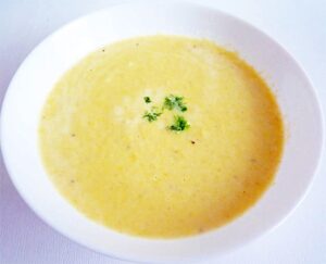 とうもろこしから作る　コーンポタージュ