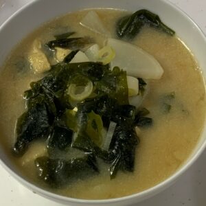 かぶ、長ネギ、わかめ、油揚げのお味噌汁