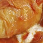 トマト缶で作るロールキャベツとモッツァレラチーズ