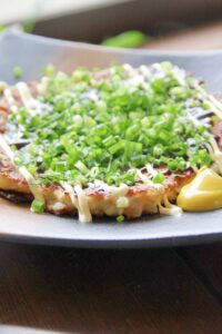 見た目はお好み焼きですが『玉ねぎ焼き』