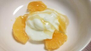 はっさく（柑橘類）ヨーグルト～蜂蜜ホイップがけ～