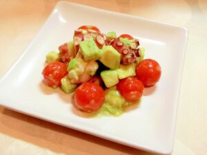 タコとアボカドとトマトのマリネ