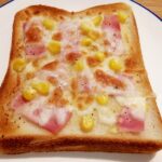 ベーコンの黒胡椒トースト