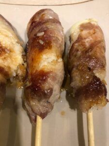 肉巻きおにぎりさけるチーズ入り♡