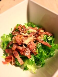 カリカリベーコンとレタスのサラダ