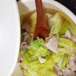 簡単ヘルシー(^^)豚肉とキャベツの鶏ガラ醤油鍋♪