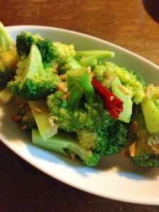 ワインに合う！！☆ブロッコリーのガーリック炒め