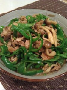 ピーマン、豚肉、しめじのチンジャオロース風♪